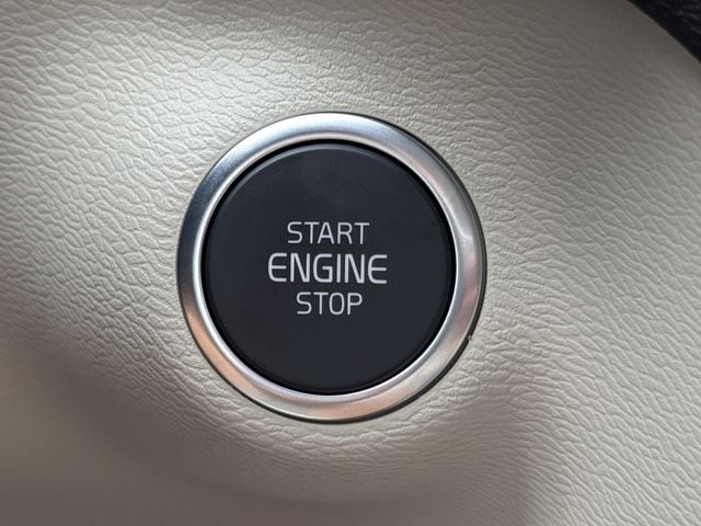 2025 Volvo XC40 Plus - Photo 36