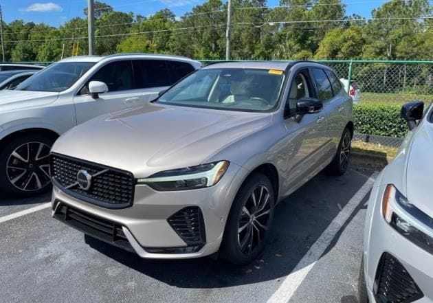 2024 Volvo XC60 B5 Plus Dark Theme AWD's photo