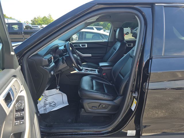 2022 Ford Explorer XLT photo 2