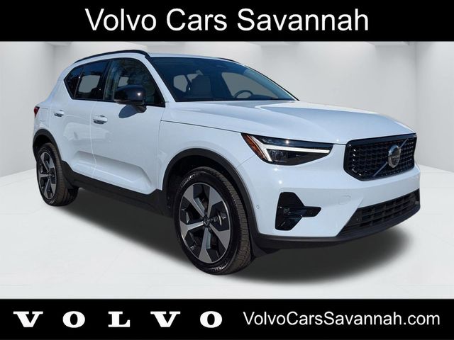 2026 Volvo XC40 B5 Plus Dark AWD's photo