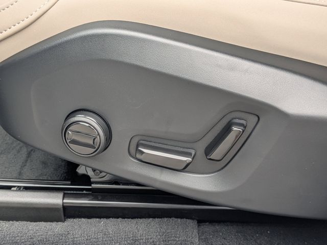 2026 Volvo XC90 Plus - Photo 25