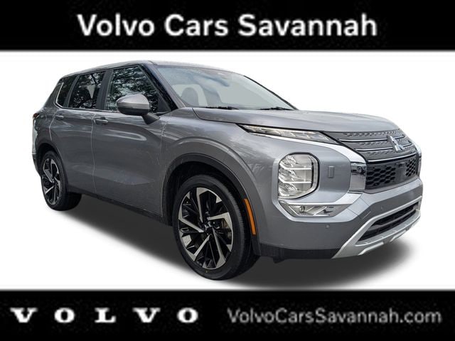 2024 Mitsubishi Outlander SE's photo