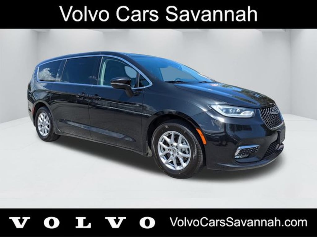 Used 2023 Chrysler Pacifica Touring L Minivan/Van