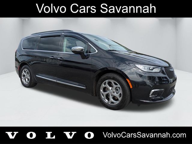 2022 Chrysler Pacifica Limited's photo