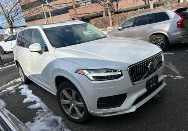 2023 Volvo XC90 Core's photo