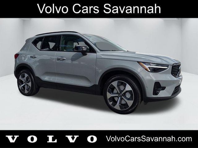 2025 Volvo XC40 B5 Plus Dark AWD's photo