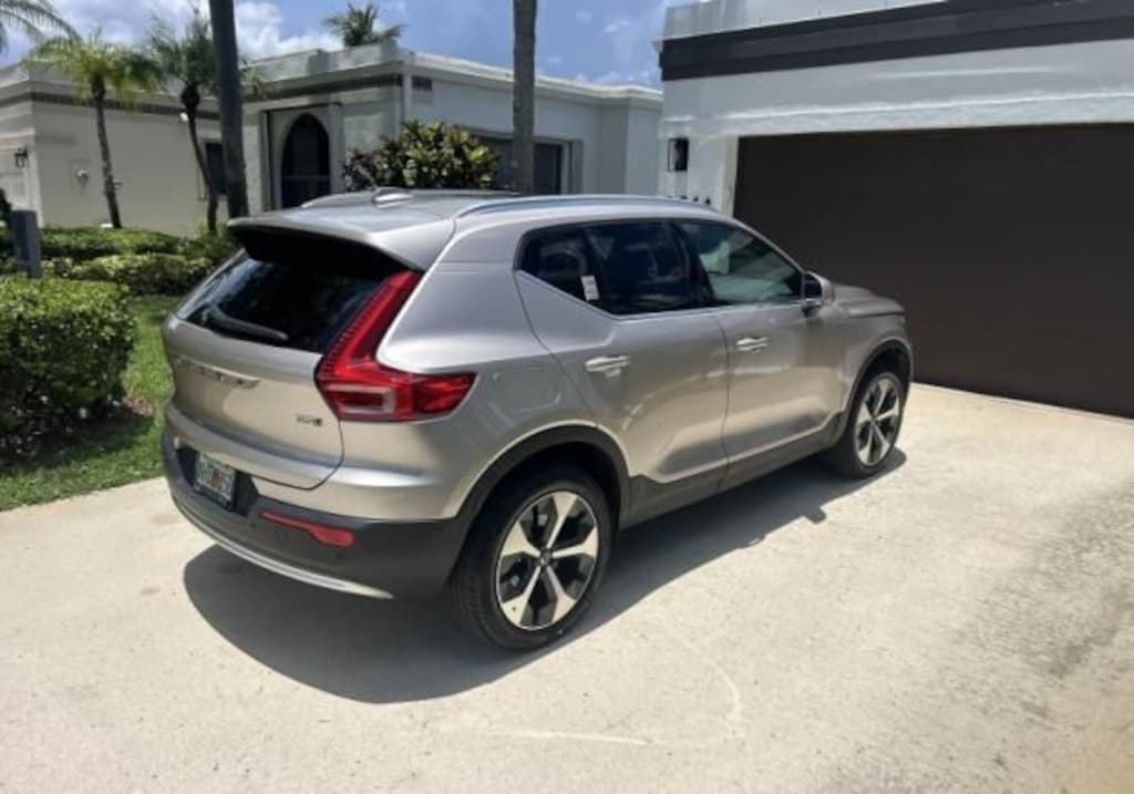 Used 2024 Volvo XC40 B5 Plus Bright Theme SUV