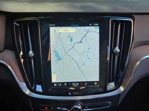 2023 Volvo S60 B5 Plus photo 3