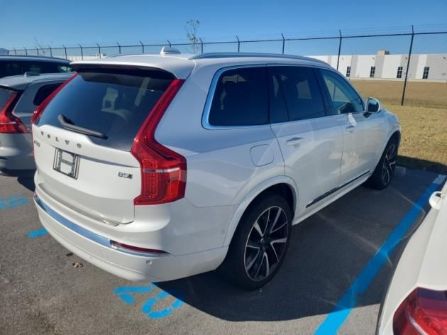 2023 Volvo XC90 B5 Plus photo 2