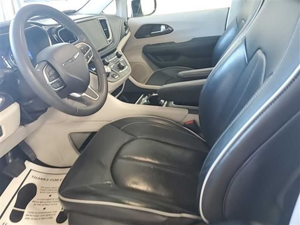 Used 2023 Chrysler Pacifica Limited Minivan/Van