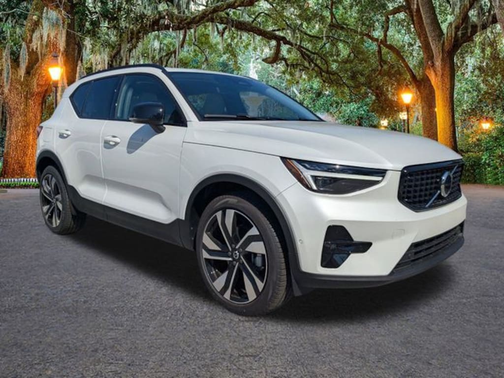 New 2026 Volvo XC40 B5 Ultra SUV