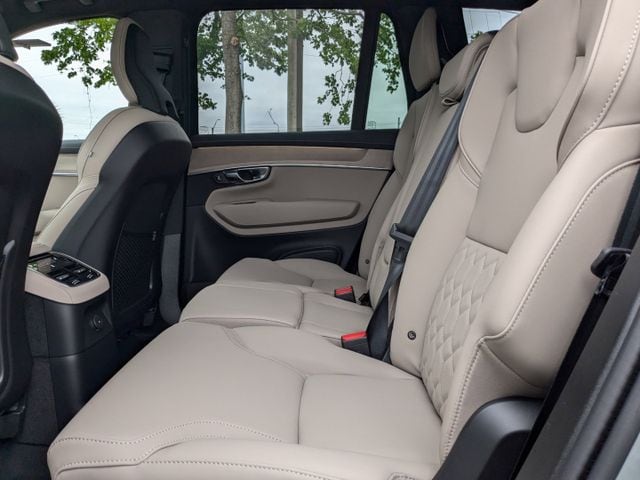 2025 Volvo XC90 Plus - Photo 18