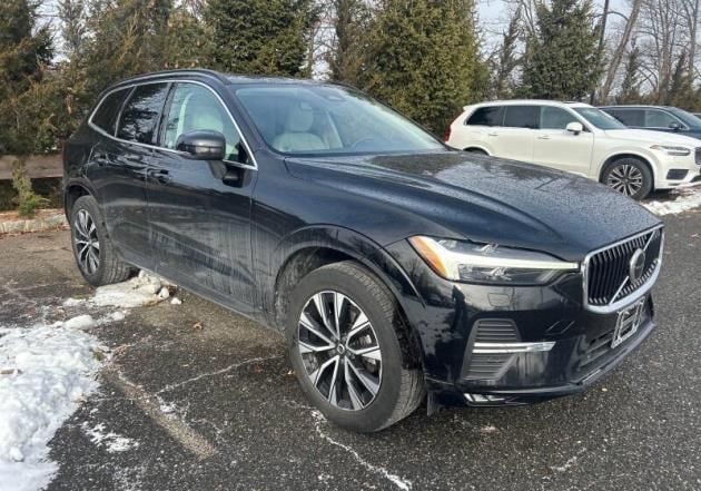 2023 Volvo XC60 Core's photo
