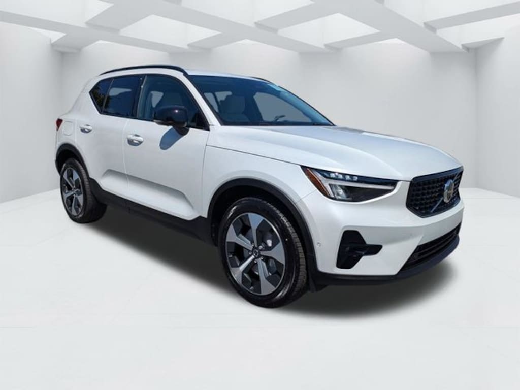 New 2026 Volvo XC40 B5 Plus SUV