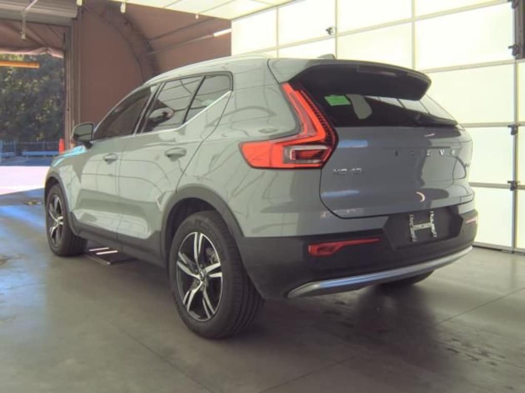 Certified 2025 Volvo XC40 B5 Core SUV