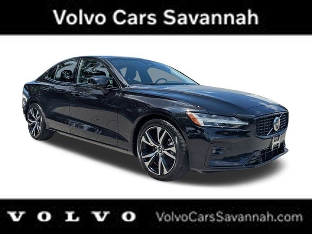 2024 Volvo S60 B5 Plus Dark Theme