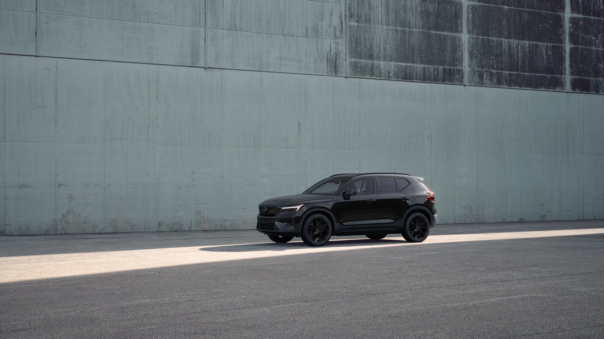 2026 Volvo EX40 Black Edition