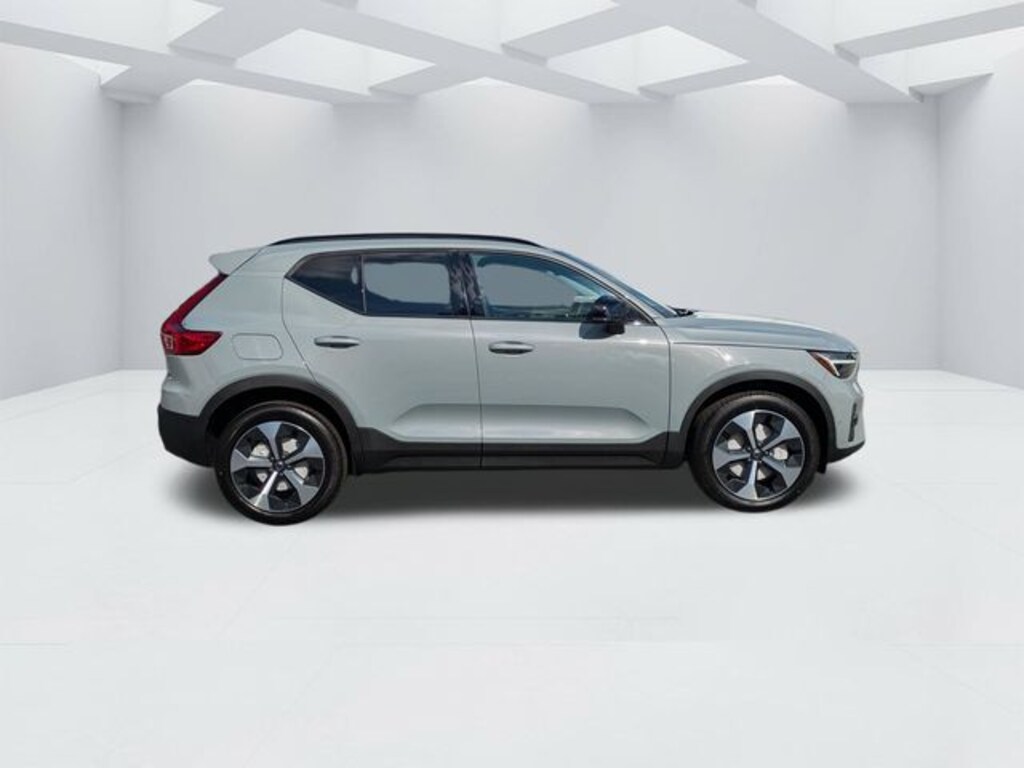 New 2026 Volvo XC40 B5 Plus SUV