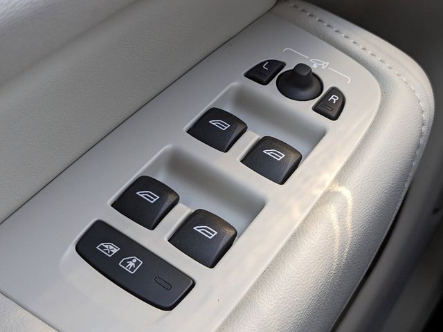 2025 Volvo XC60 Plus - Photo 28