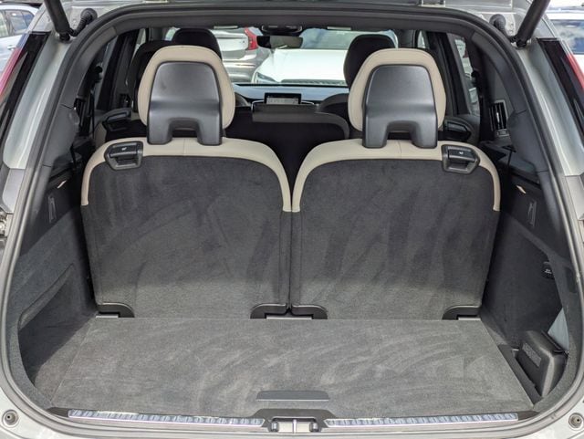 2026 Volvo XC90 Plus - Photo 17