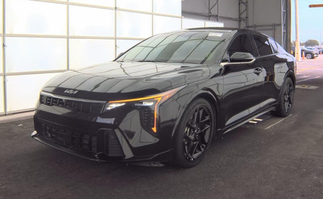 2025 Kia K4 GT-Line Turbo AT's photo