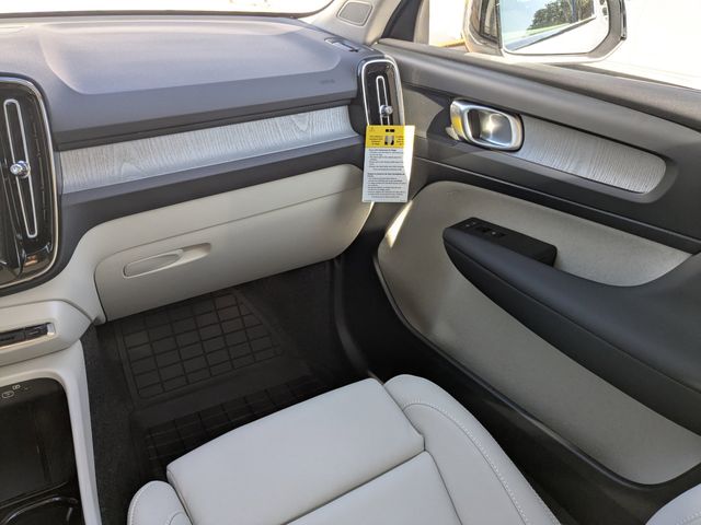 2026 Volvo XC40 Plus - Photo 21