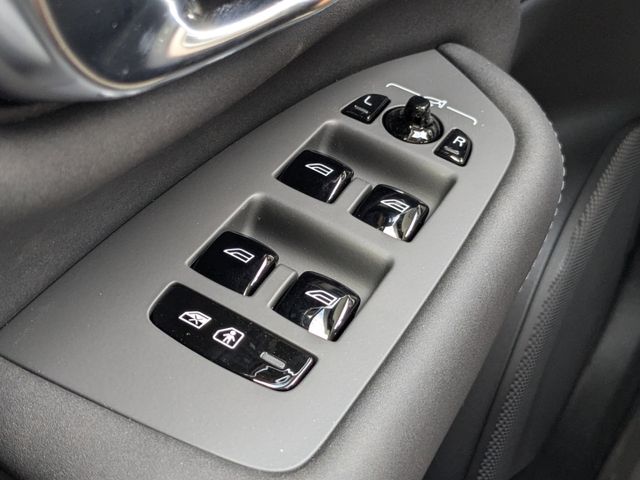 2025 Volvo XC90 Plus - Photo 31