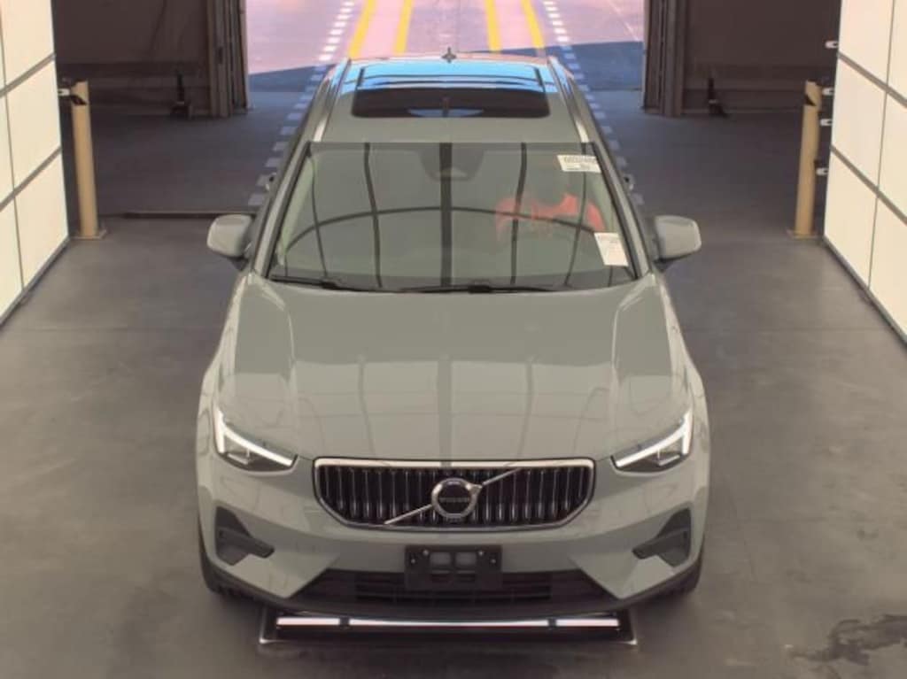 Certified 2025 Volvo XC40 B5 Core SUV