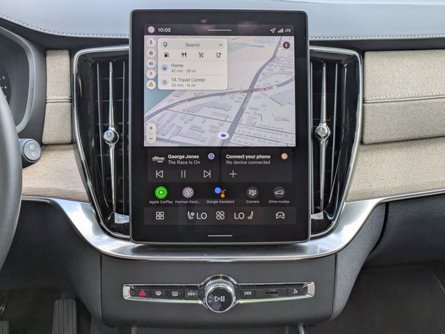2026 Volvo XC90 Plus - Photo 24