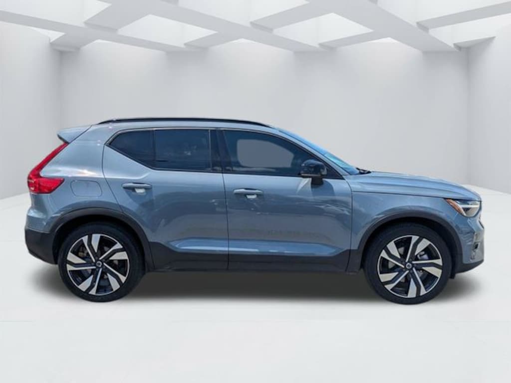 Certified 2023 Volvo XC40 B5 Plus Dark Theme SUV