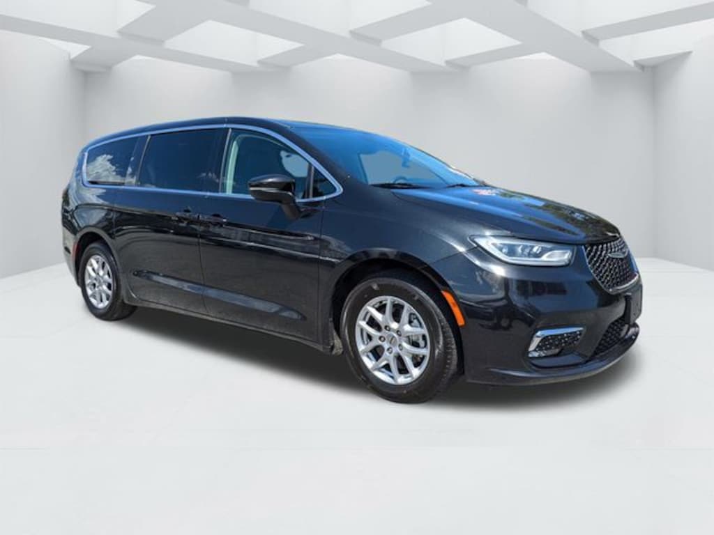 Used 2023 Chrysler Pacifica Touring L Minivan/Van