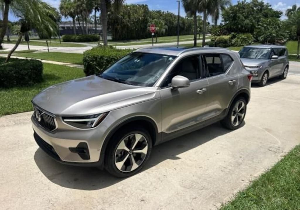 Used 2024 Volvo XC40 B5 Plus Bright Theme SUV