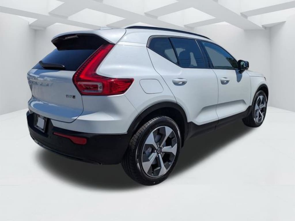 New 2026 Volvo XC40 B5 Plus SUV