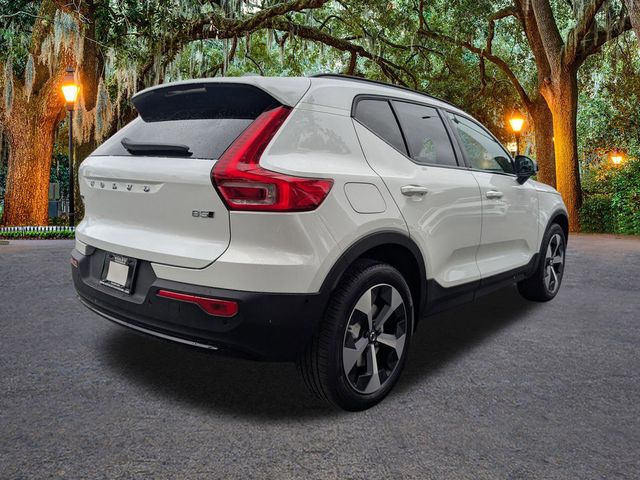 2026 Volvo XC40 Plus photo 4