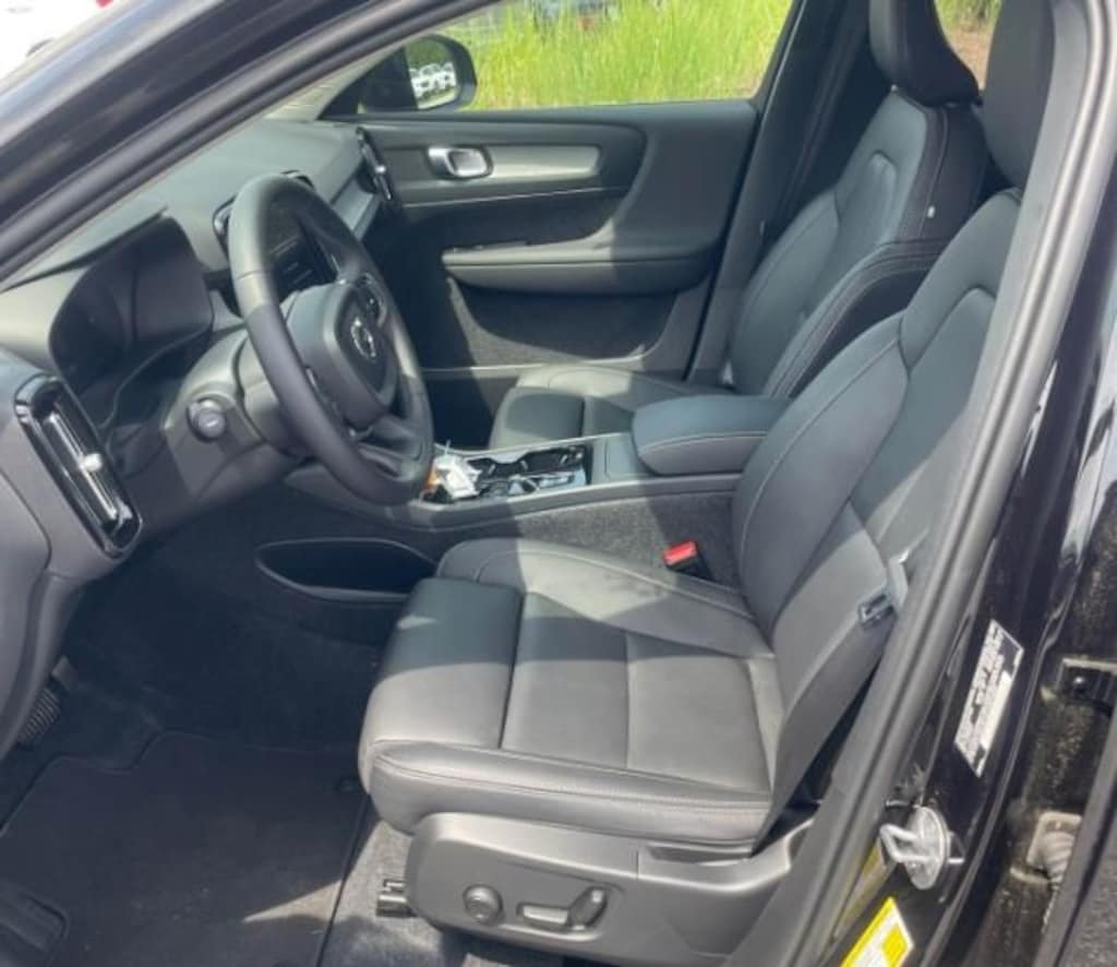 Used 2025 Volvo XC40 B5 Plus Dark Theme SUV