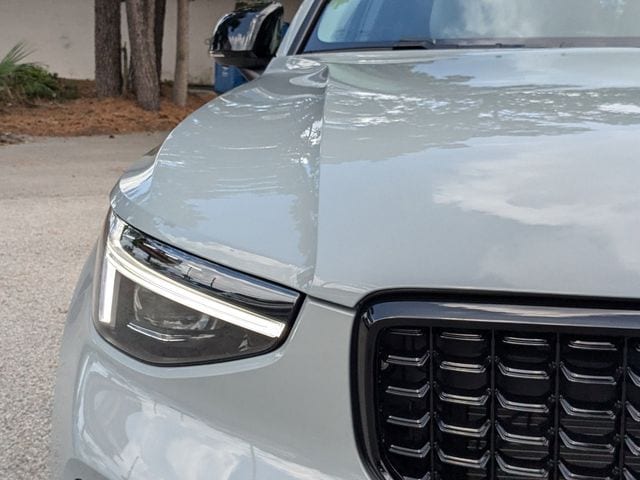 2025 Volvo XC40 Plus - Photo 13