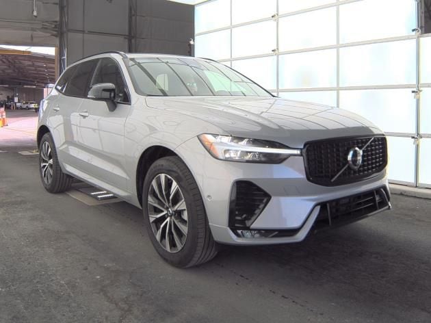 2025 Volvo XC60 Plus's photo