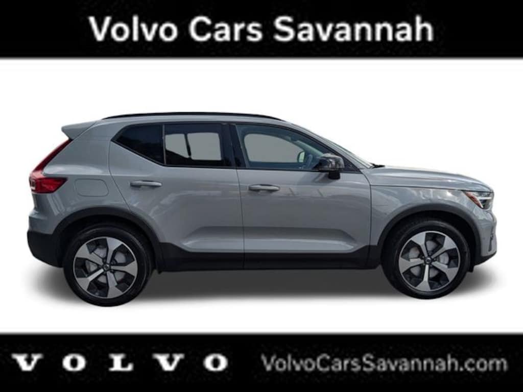 New 2025 Volvo XC40 B5 Plus Dark Theme SUV