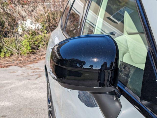 2025 Volvo XC60 Plus - Photo 13