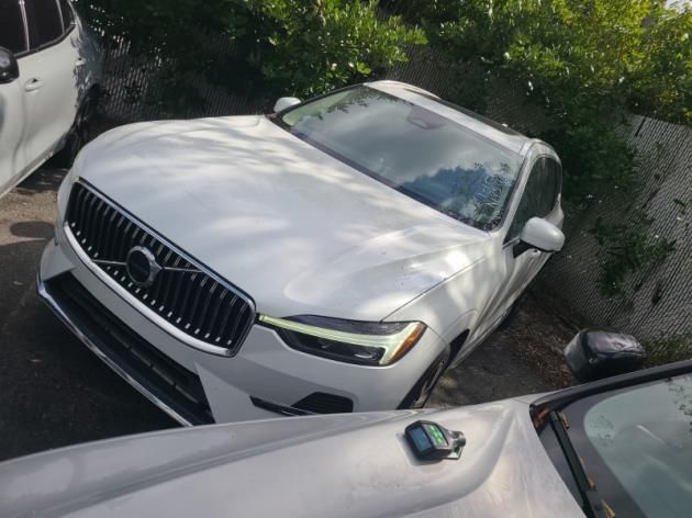 2022 Volvo XC60 Inscription's photo