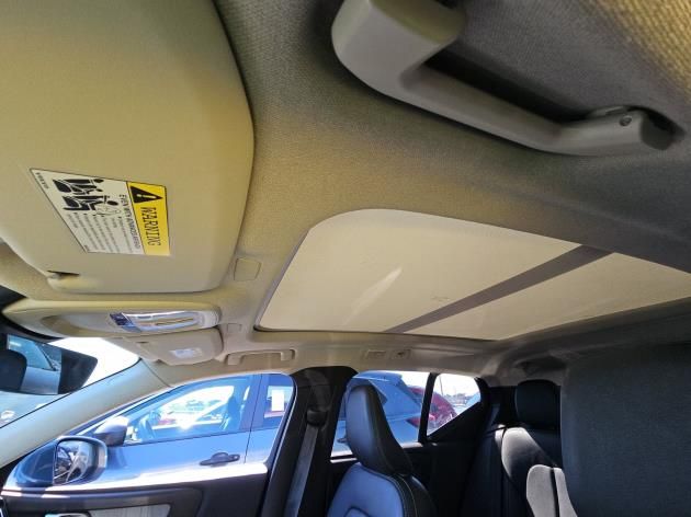 2025 Volvo XC40 Core photo 3