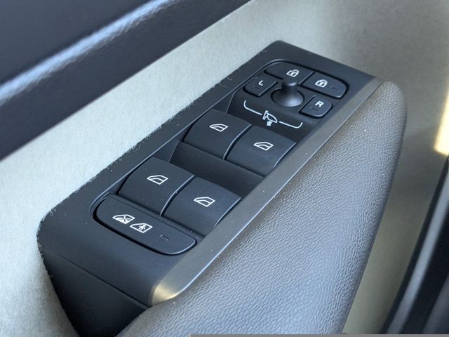 2026 Volvo XC40 Ultra - Photo 27