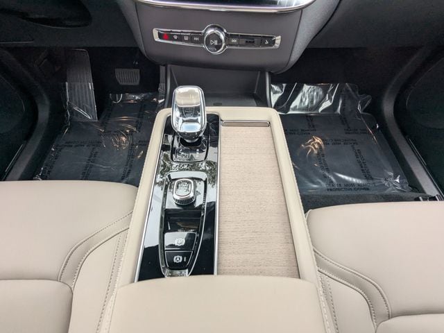 2026 Volvo XC90 Plus - Photo 24