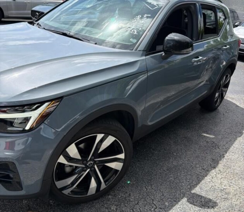 Used 2023 Volvo XC40 B5 Plus Dark Theme SUV