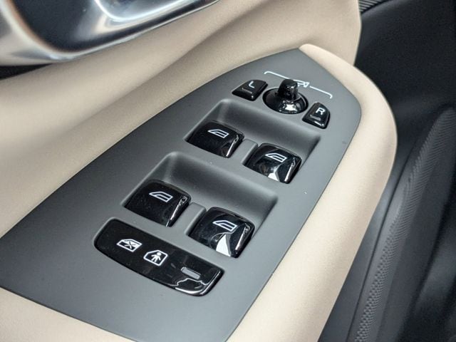 2026 Volvo XC90 Plus - Photo 32