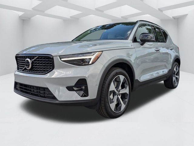 2025 Volvo XC40 Plus - Photo 10