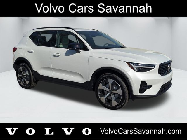 2026 Volvo XC40 B5 Plus Dark AWD's photo