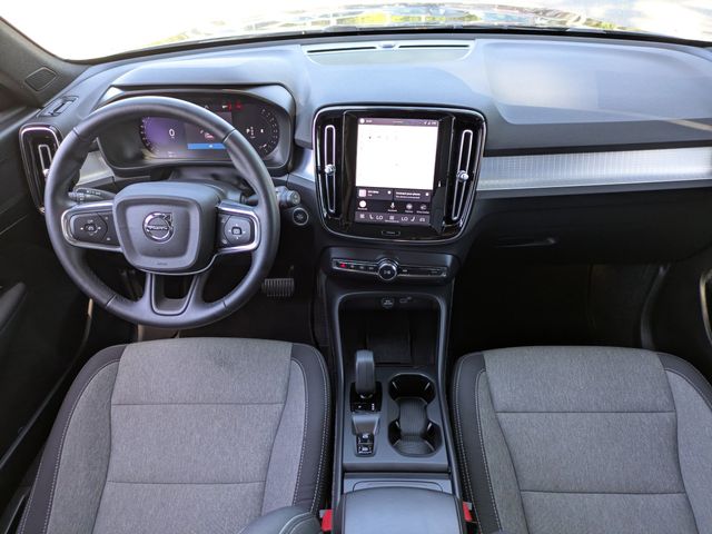 2025 Volvo XC40 Core - Photo 21