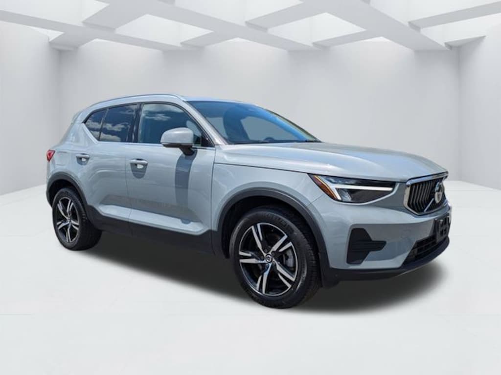 Certified 2025 Volvo XC40 B5 Core SUV