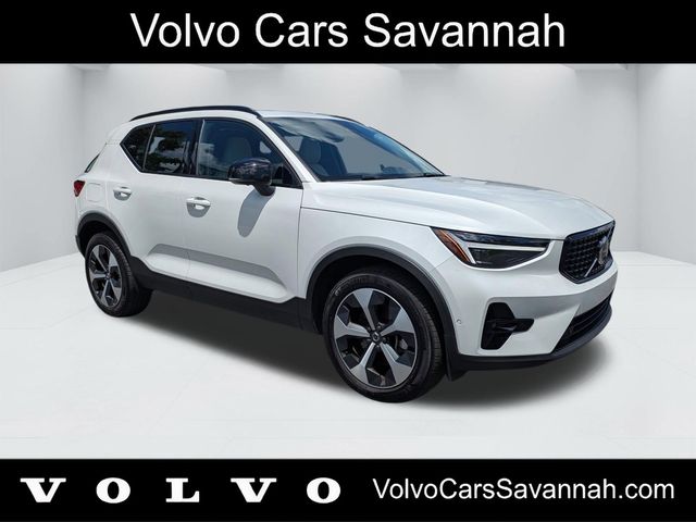 2026 Volvo XC40 B5 Plus Dark AWD's photo